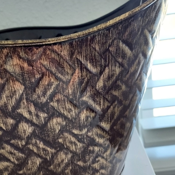 Hammered Basket Weave Metal Bronze Colored Oval Planter Bucket - Picture 4 of 8